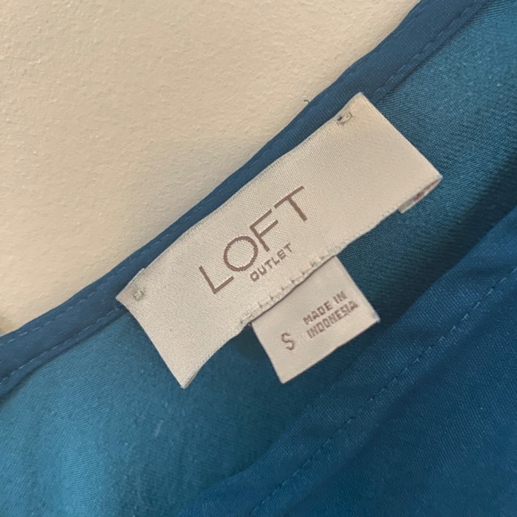 LOFT SMALL WOMANS V NECK SLEEVELESS BUTTON UP TOP BLUE - Picture 4 of 5